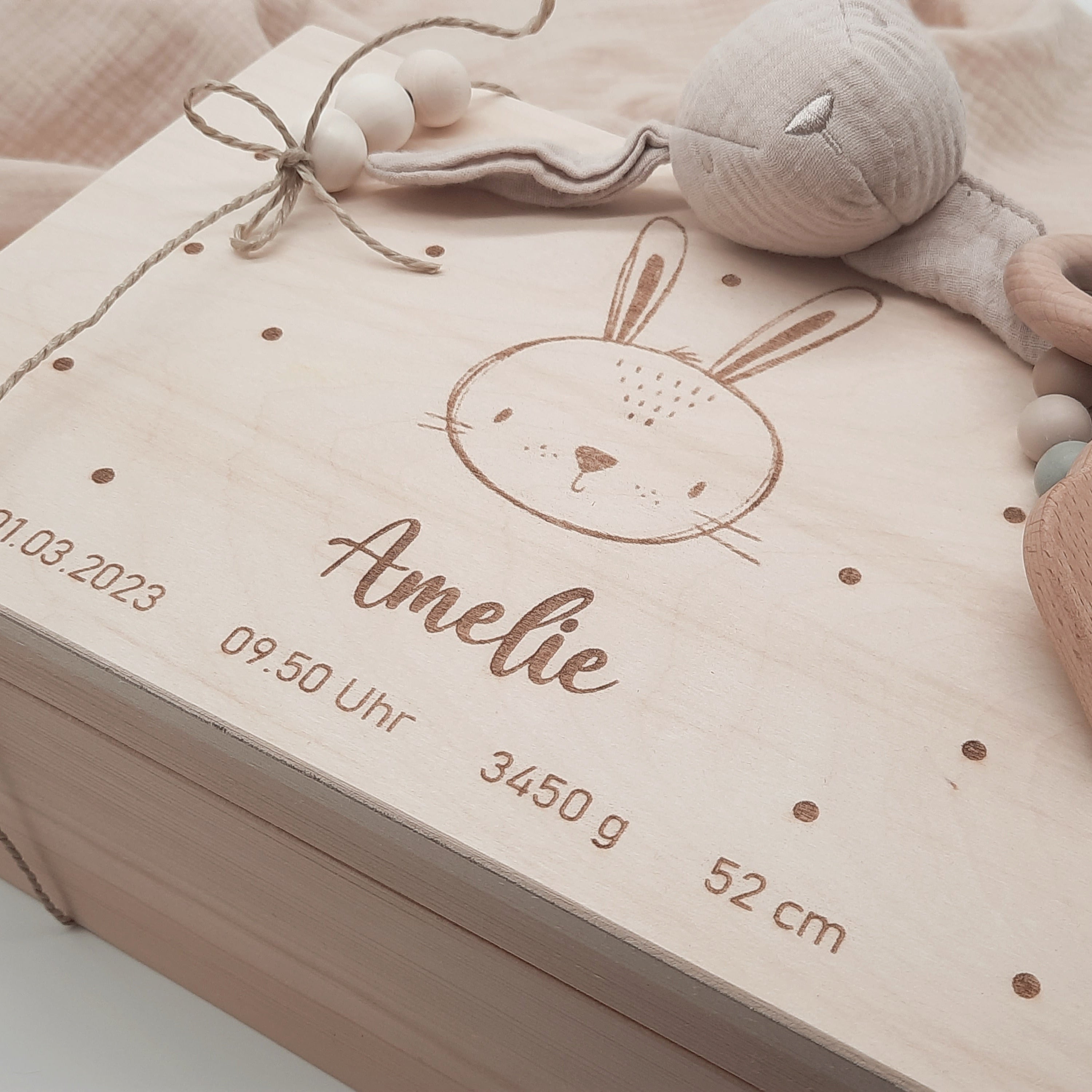 Personalisierte Erinnerungsbox kleiner Hase