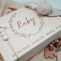 Personalisierte Erinnerungsbox Blumenkranz