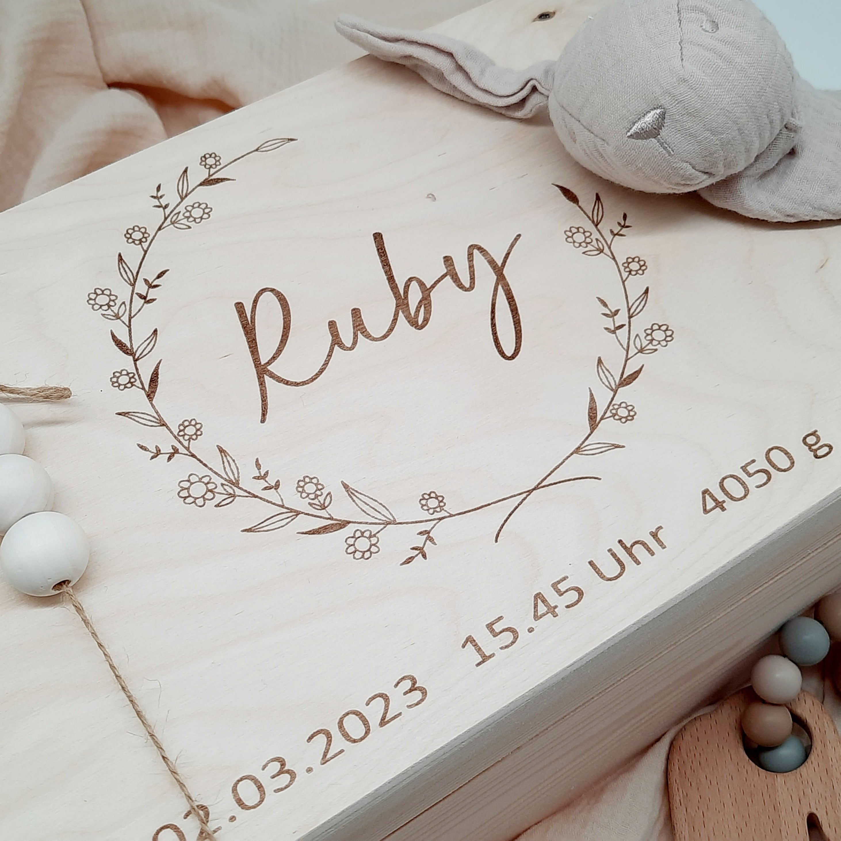 Personalisierte Erinnerungsbox Blumenkranz