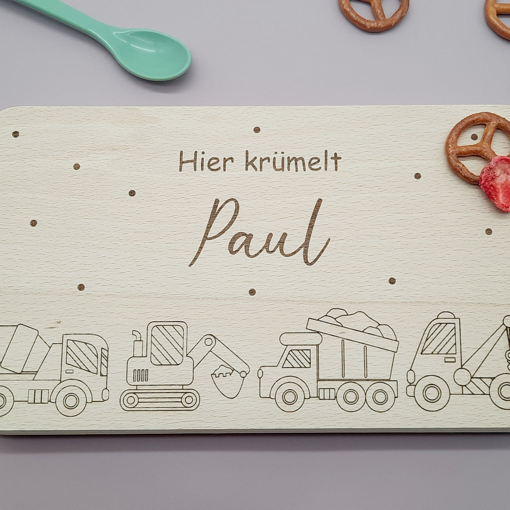 Frühstücksbrettchen Baustellenfahrzeuge und Pünktchen mit Namen