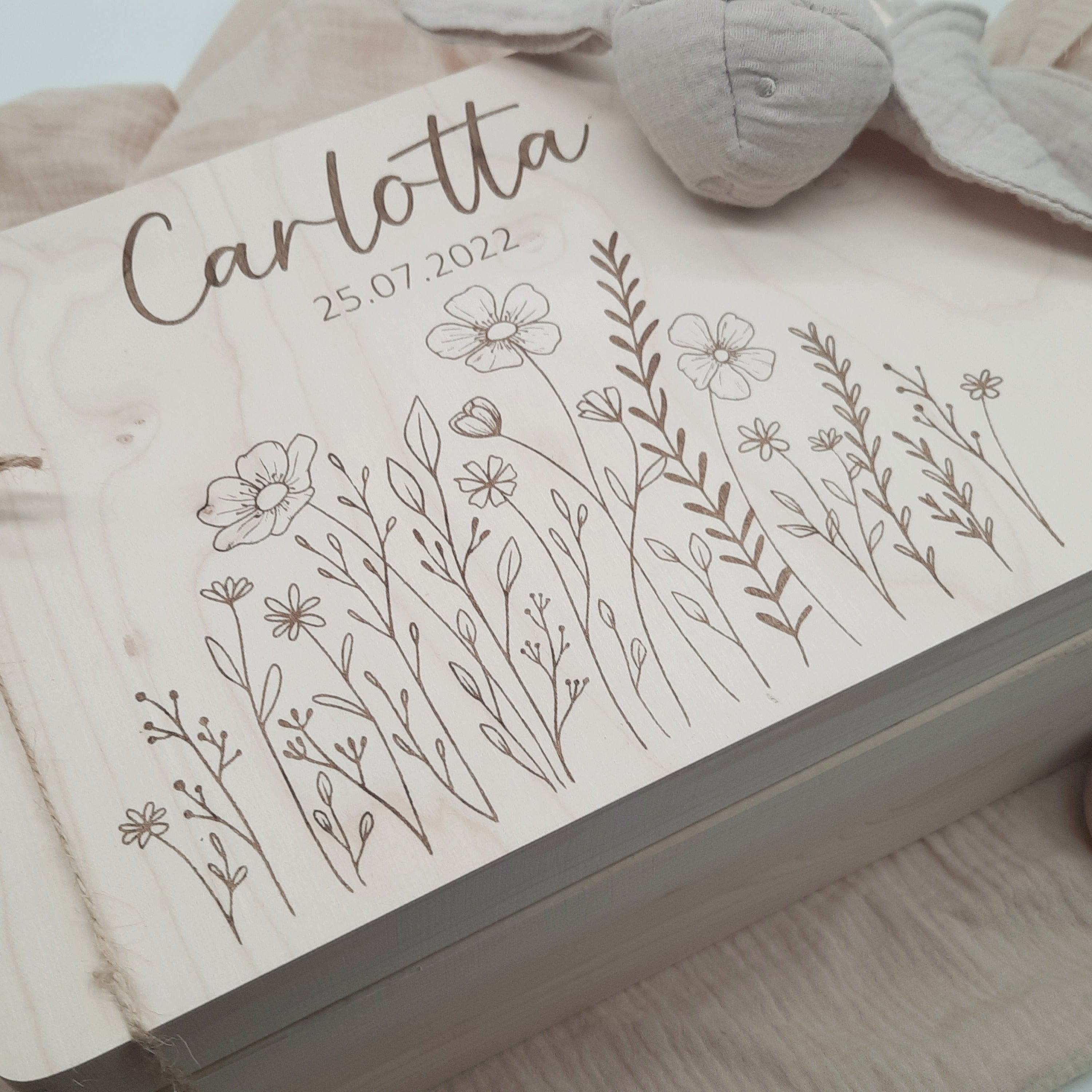 Personalisierte Erinnerungsbox Wildblumen