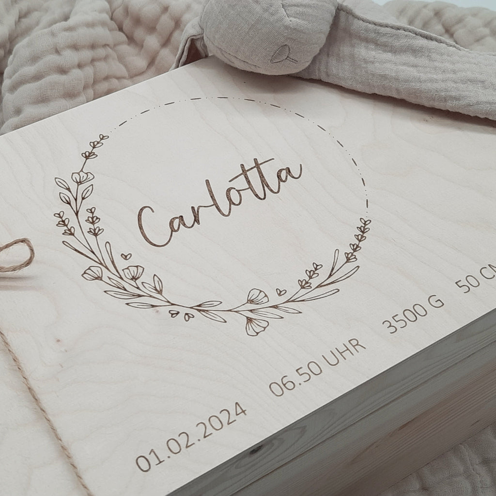 Personalisierte Erinnerungsbox Lavendel / Blumenkranz