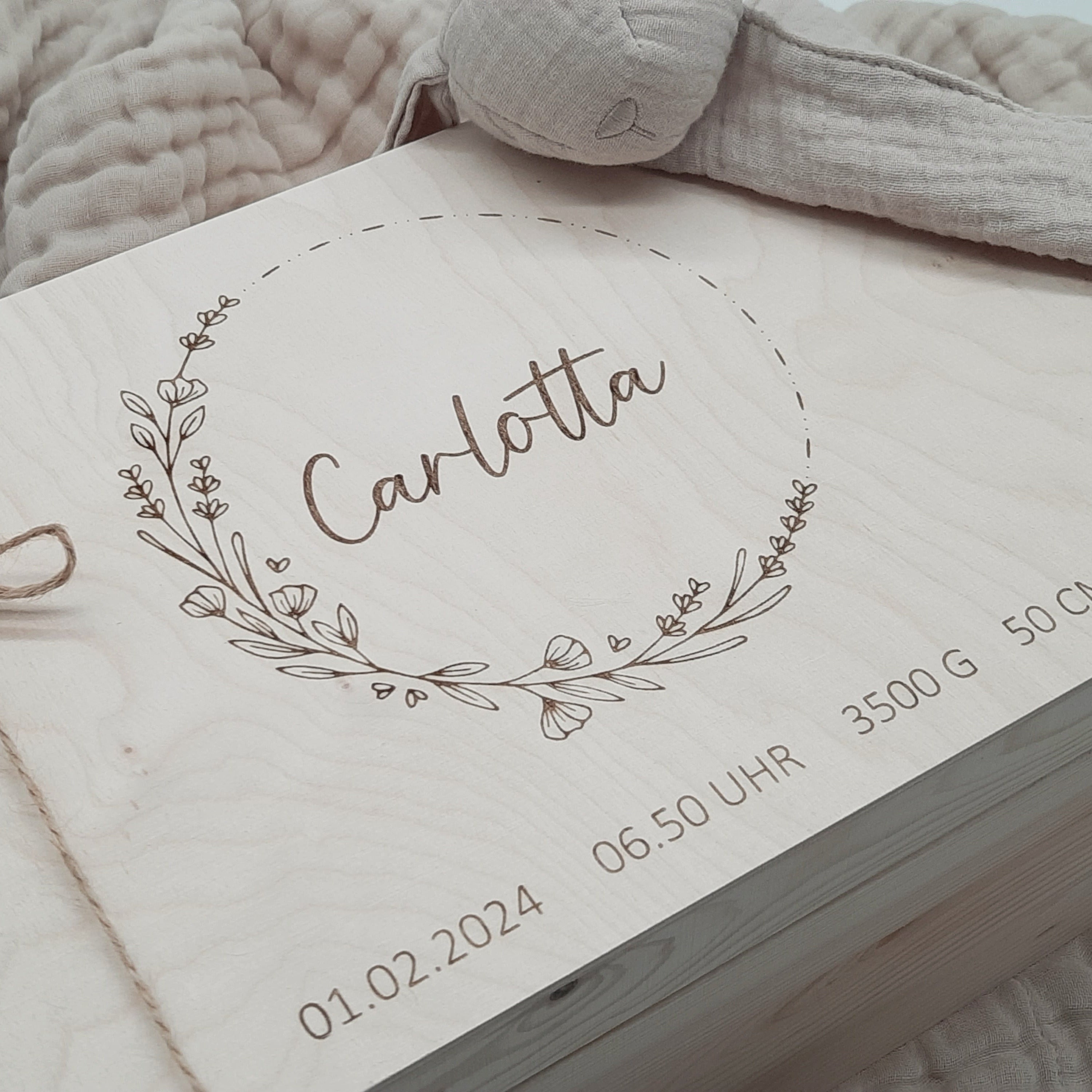 Personalisierte Erinnerungsbox Lavendel / Blumenkranz