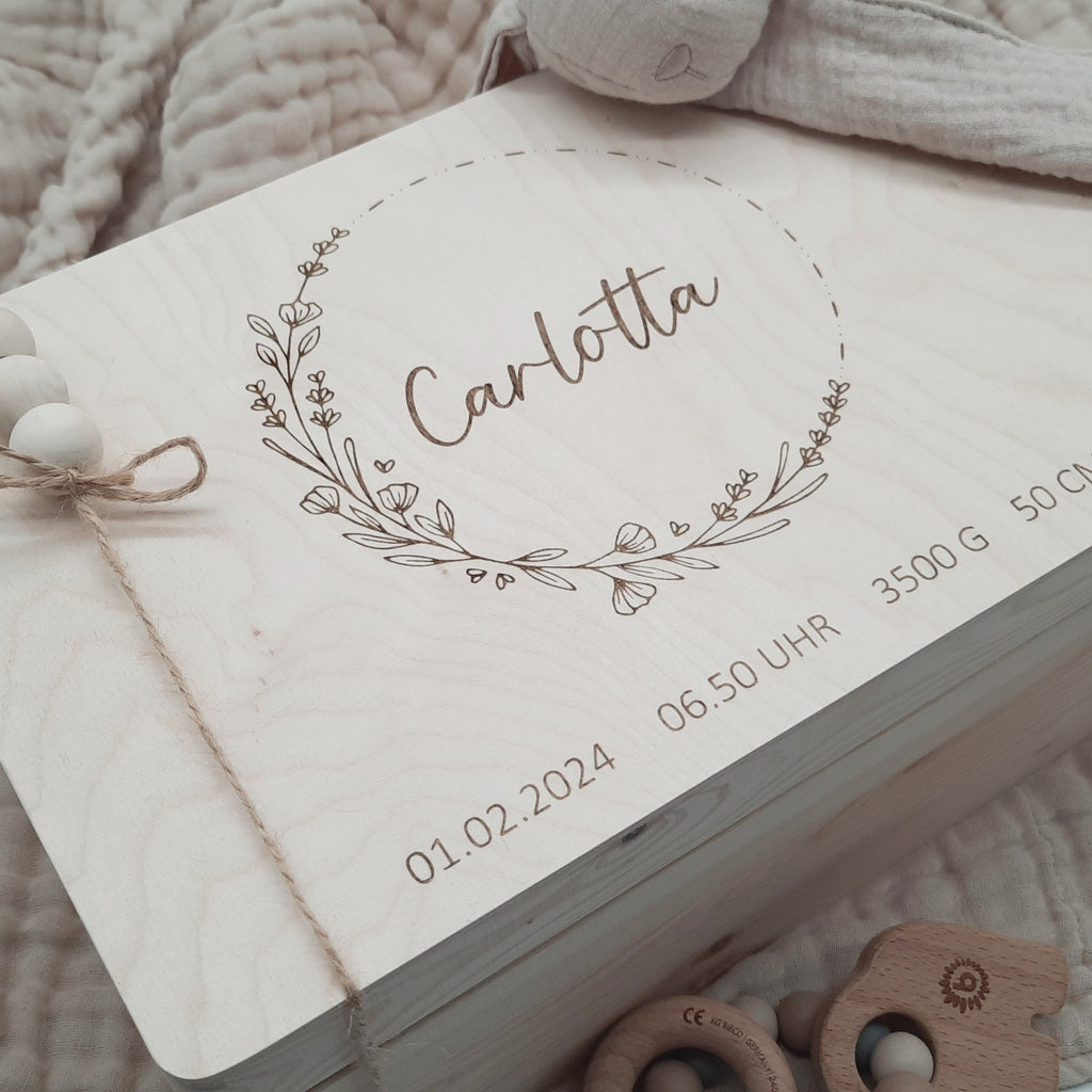 Personalisierte Erinnerungsbox Lavendel / Blumenkranz