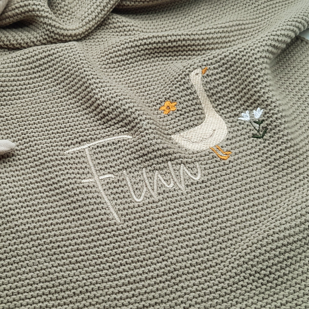 Babydecke Strick in Wunschfarbe mit kleiner Gans