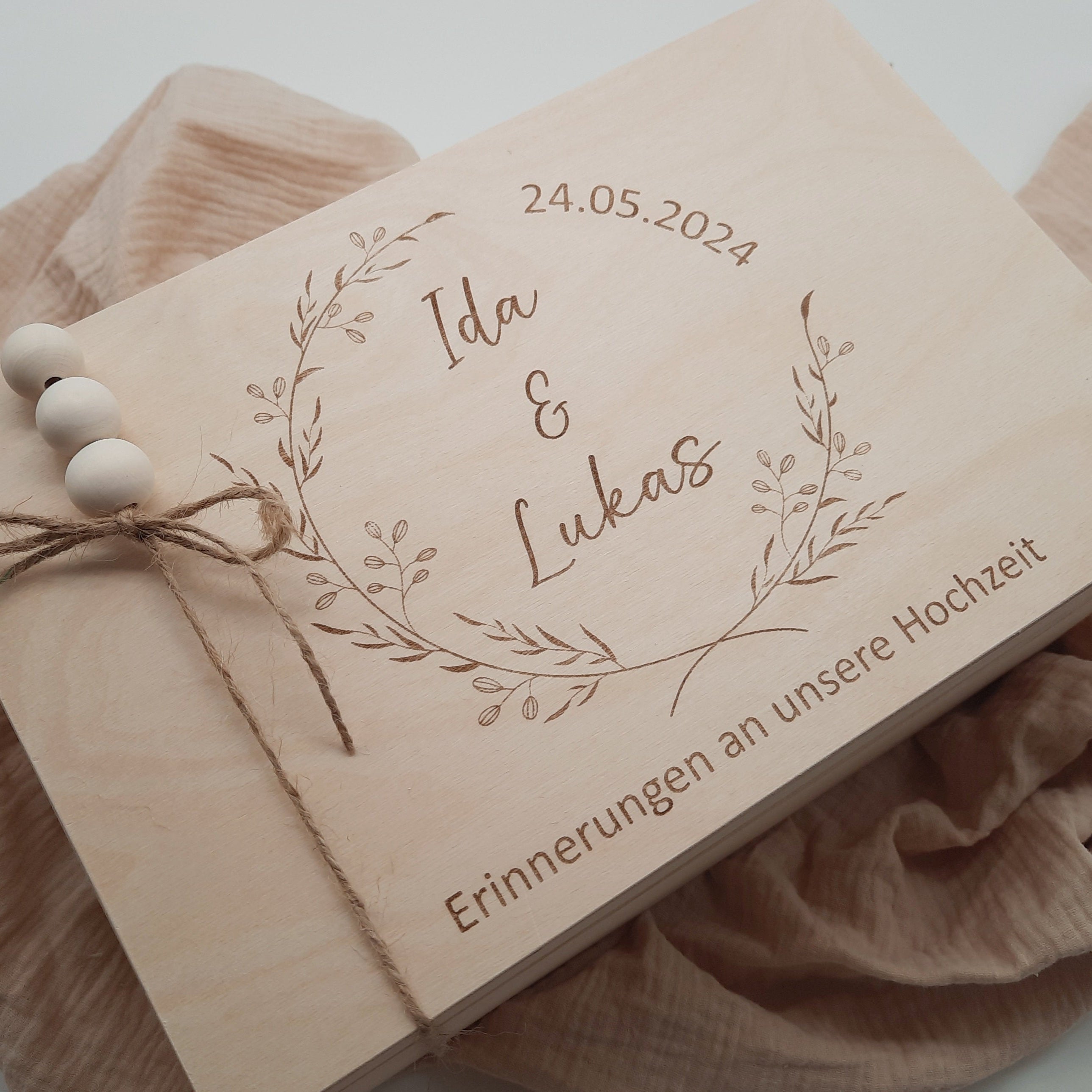 Personalisierte Erinnerungsbox Hochzeit Kranz