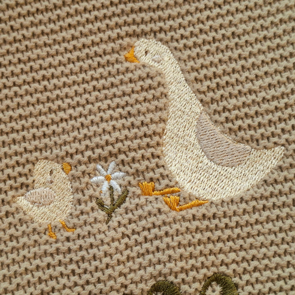 Babydecke Strick in Wunschfarbe mit Vögelchen und kleiner Gans