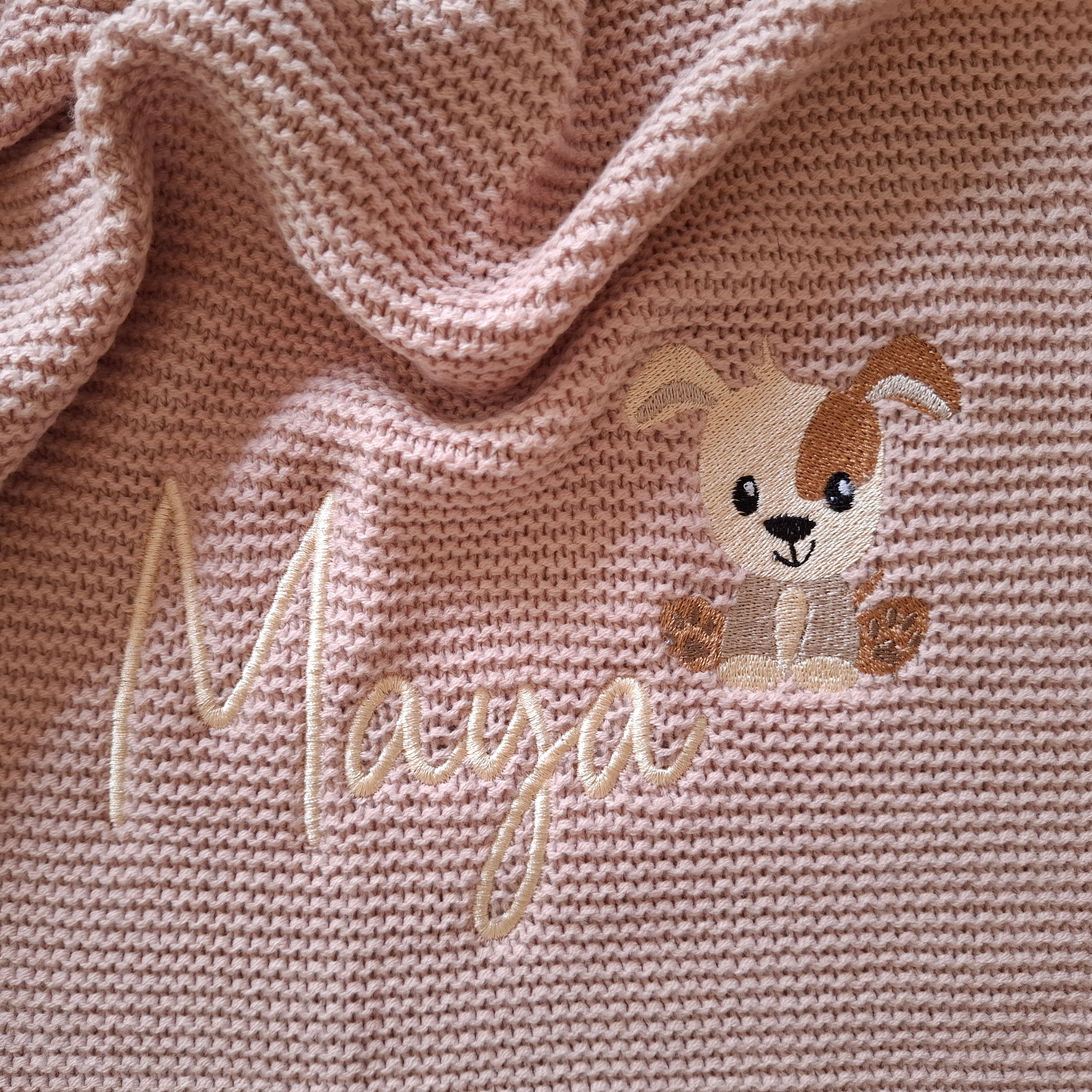Babydecke Strick in Wunschfarbe mit kleinem Hund
