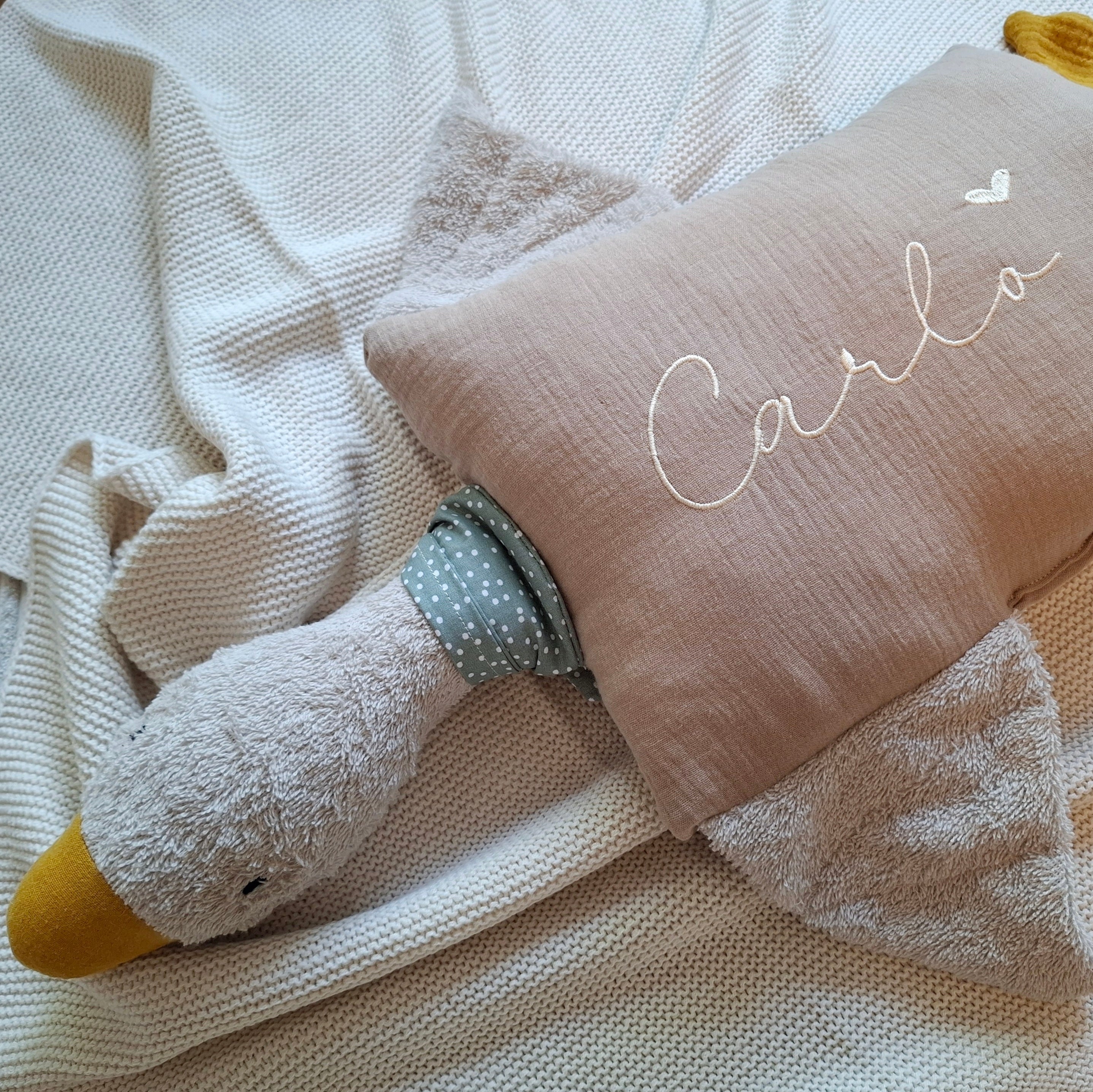 Kuschelkissen Kleine Gans mit Frottee und Musselin in taupe oder sand