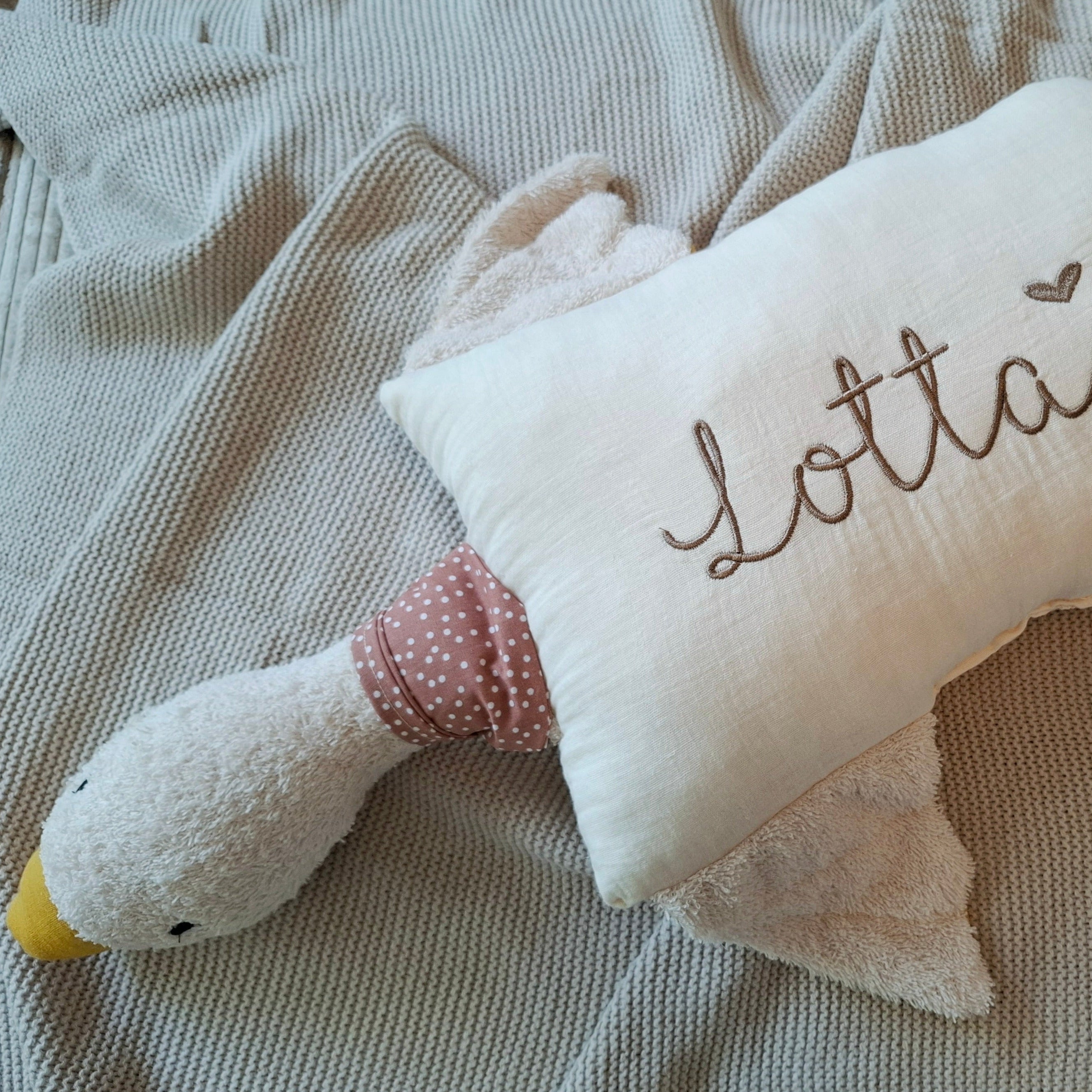 Kuschelkissen Kleine Gans mit Frottee und Musselin in taupe oder sand