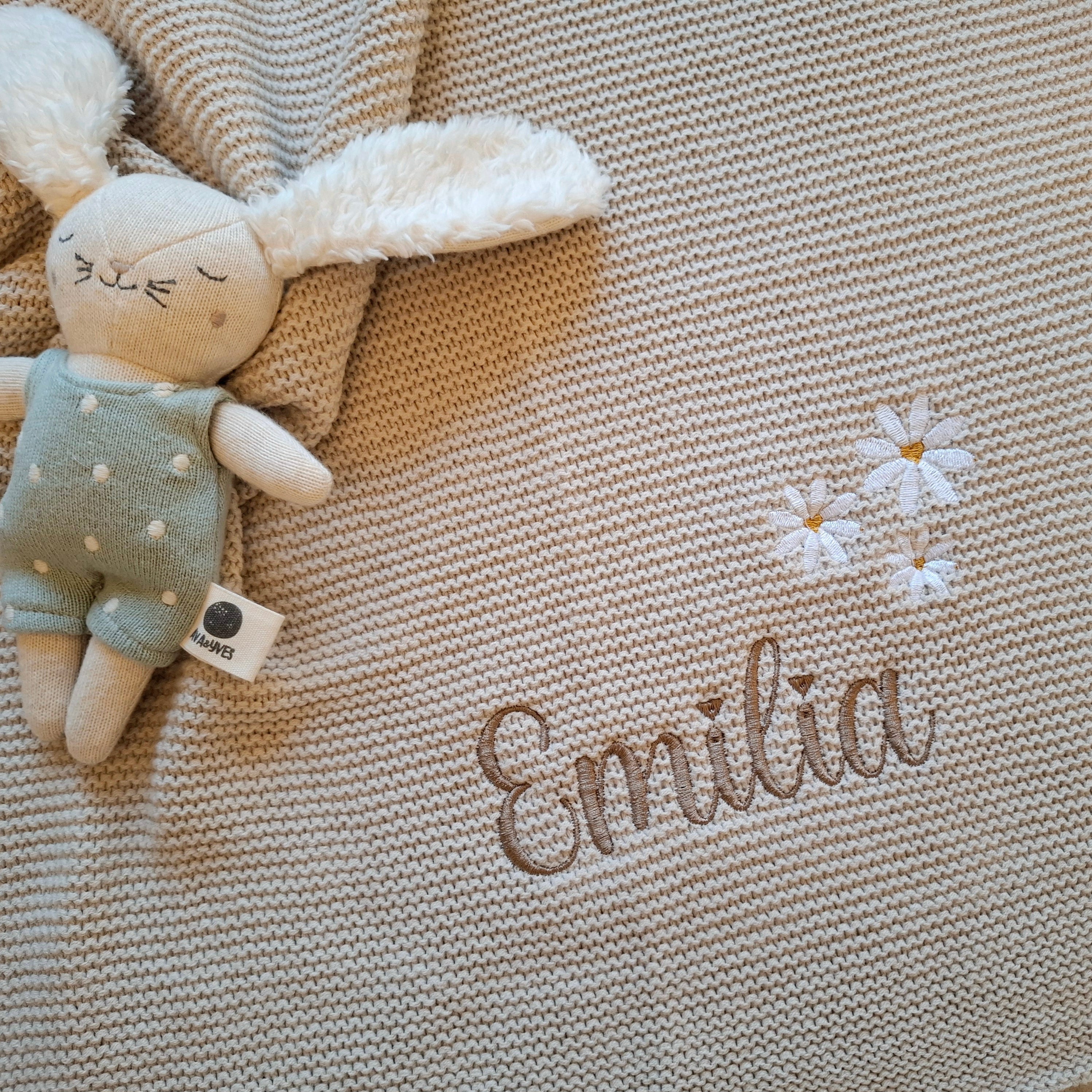 Babydecke Strick in Wunschfarbe mit Blümchen