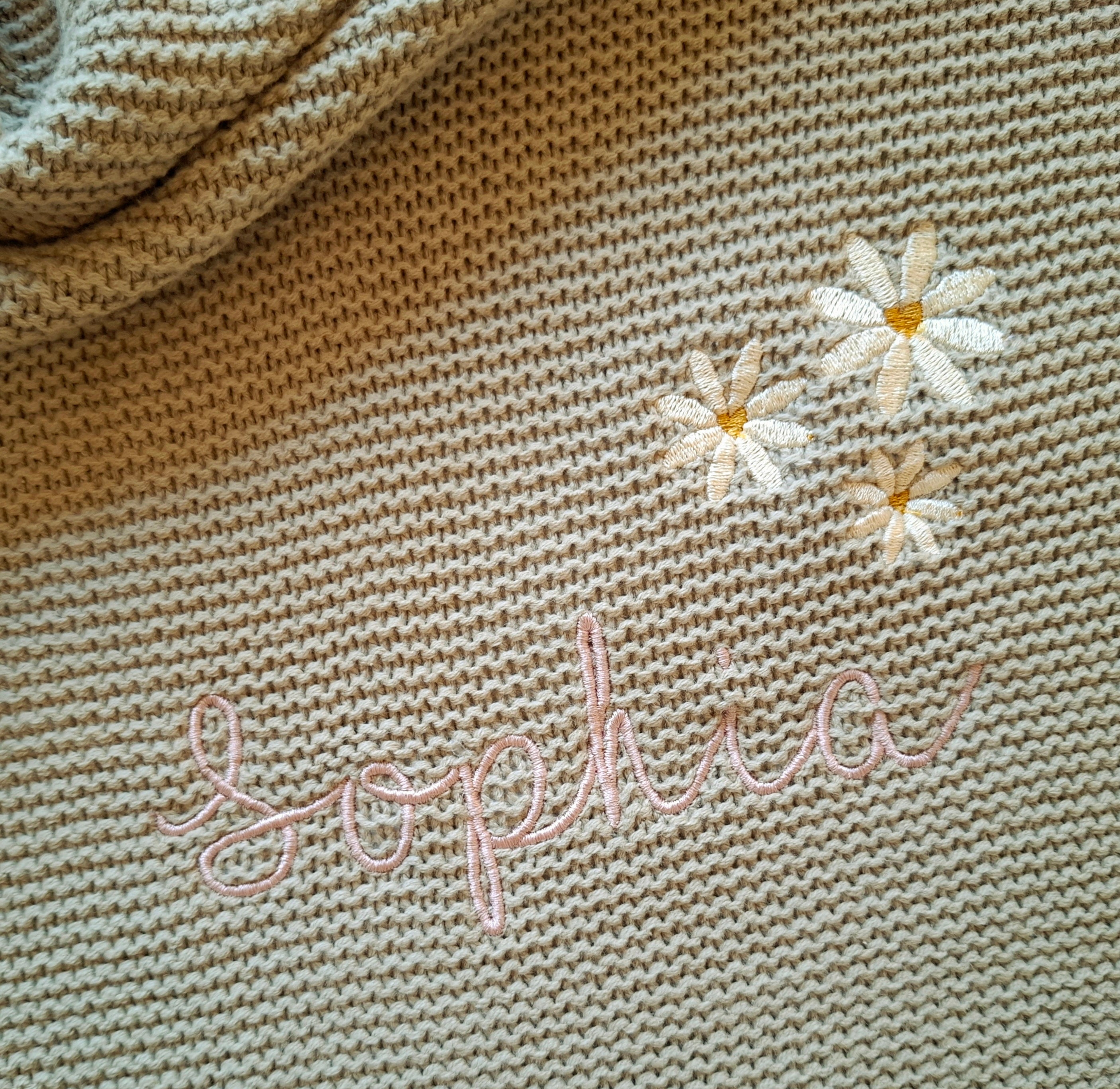 Babydecke Strick in Wunschfarbe mit Blümchen