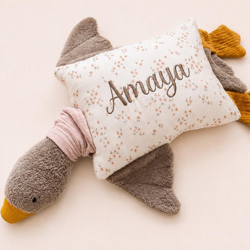 Kuschelkissen Kleine Gans mit Frottee in taupe dunkel mit Musselin in Wunschfarbe
