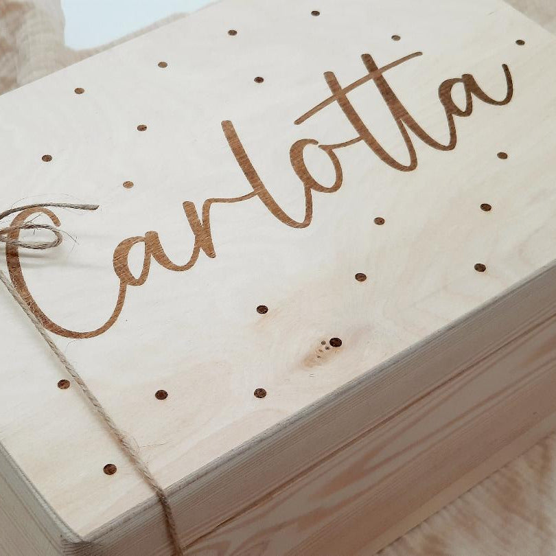 Personalisierte Erinnerungsbox Name / Pünktchen