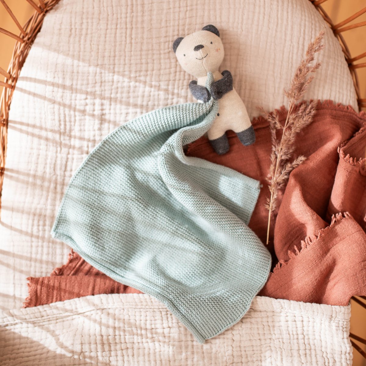 Ava & Yves Kuscheltuch mit Panda aus Biobaumwolle hellblau