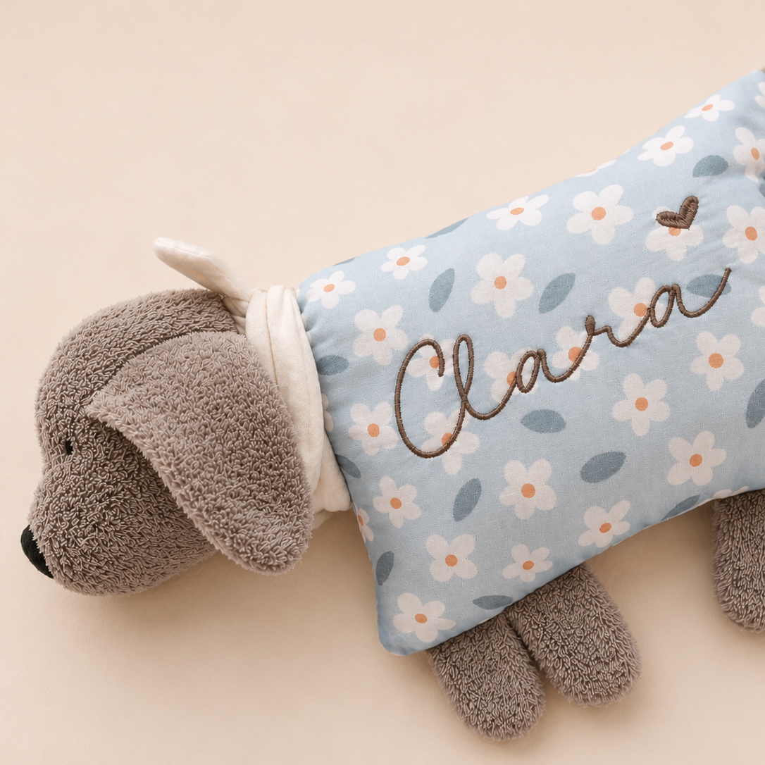 Kuschelkissen Kleiner Hund mit Halstuch in taupe dunkel mit Musselin in Wunschfarbe