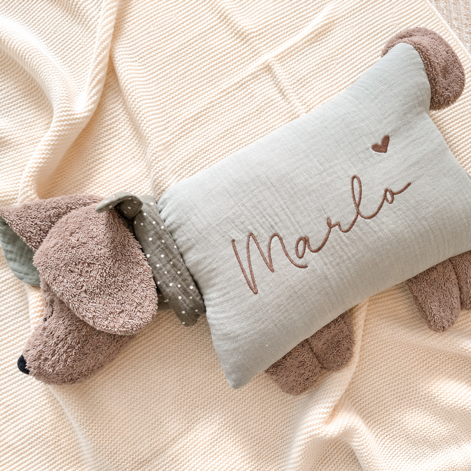 Kuschelkissen Kleiner Hund Schlappohr mit Halstuch in taupe dunkel mit Musselin in Wunschfarbe