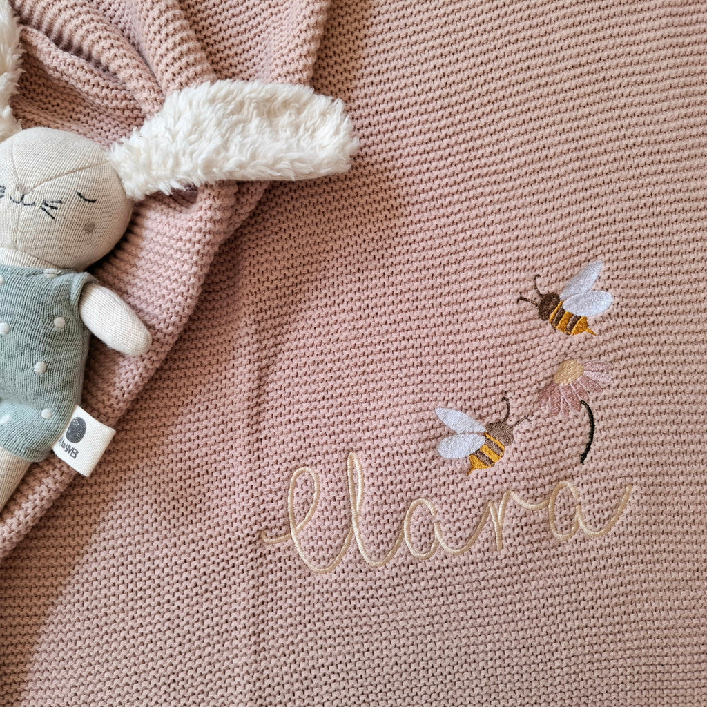 Babydecke Strick in Wunschfarbe mit Bienchen