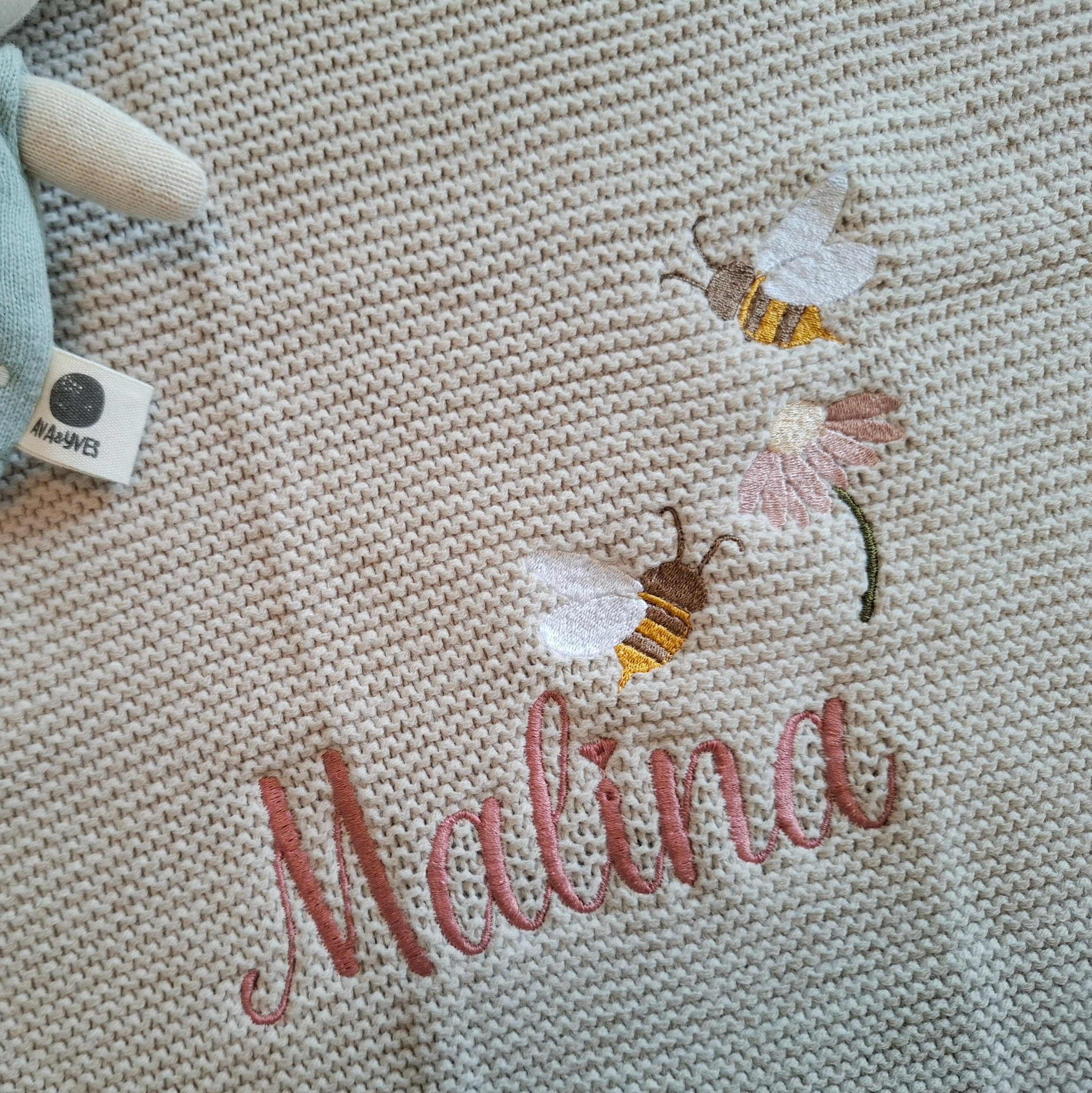 Babydecke Strick in Wunschfarbe mit Bienchen