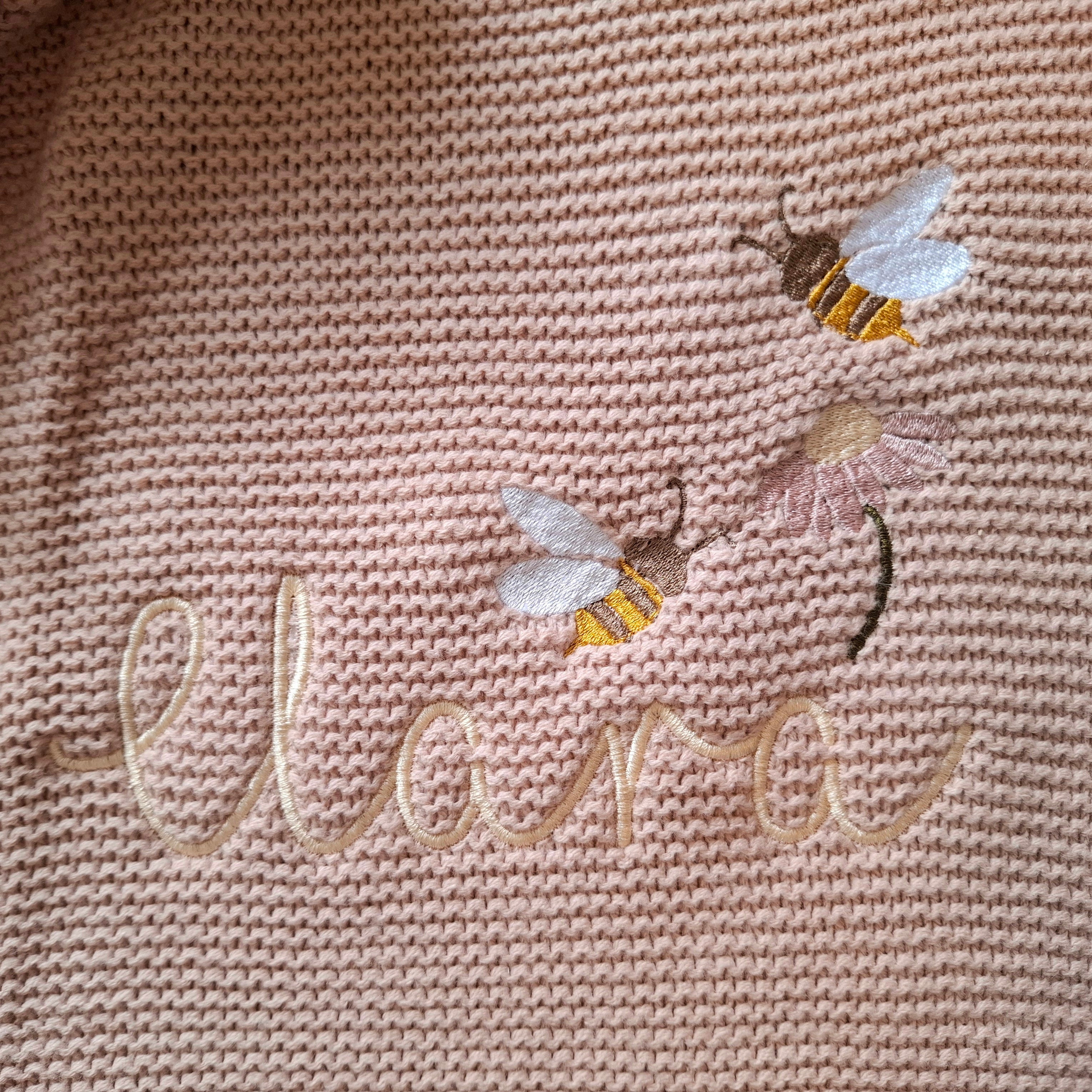 Babydecke Strick in Wunschfarbe mit Bienchen