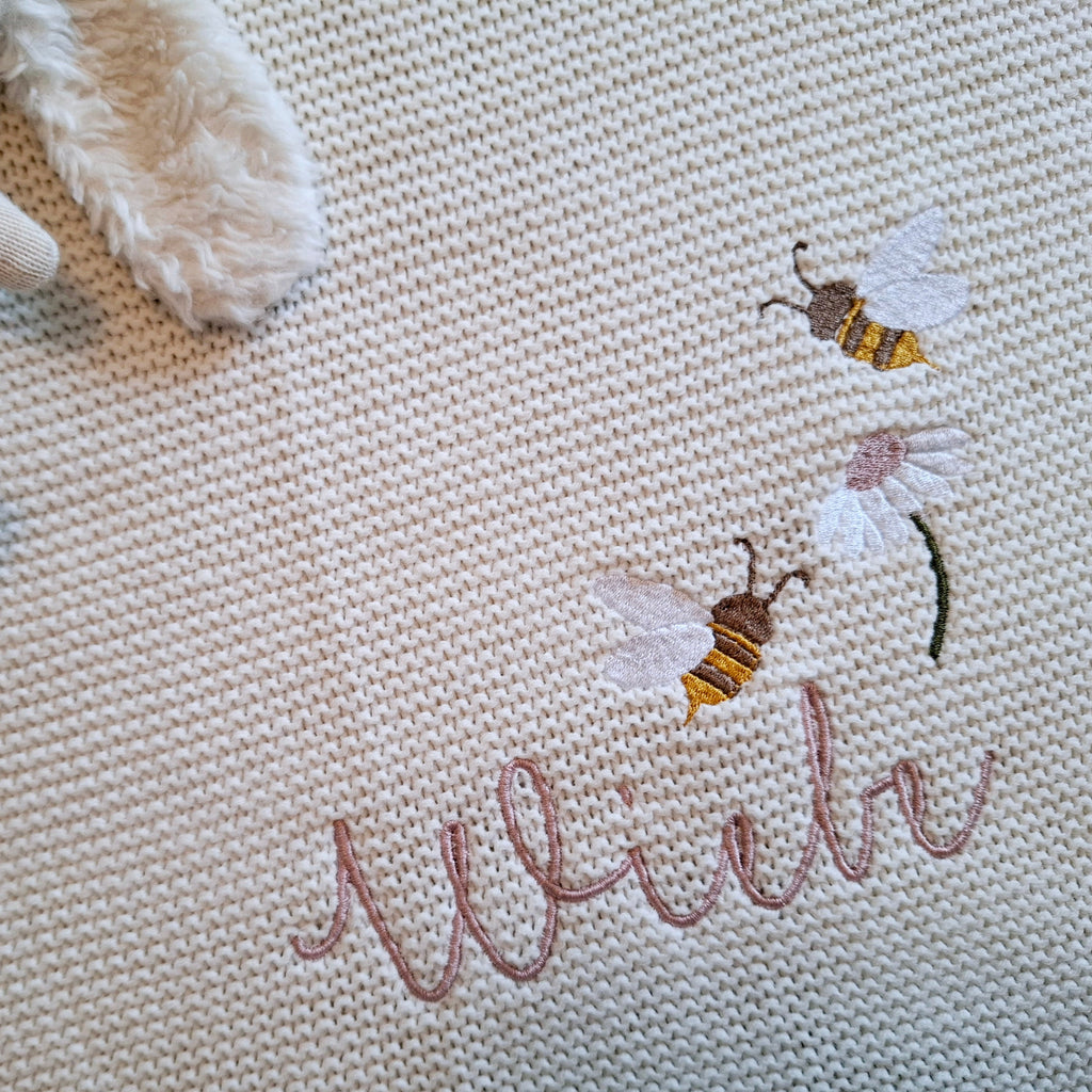 Babydecke Strick in Wunschfarbe mit Bienchen